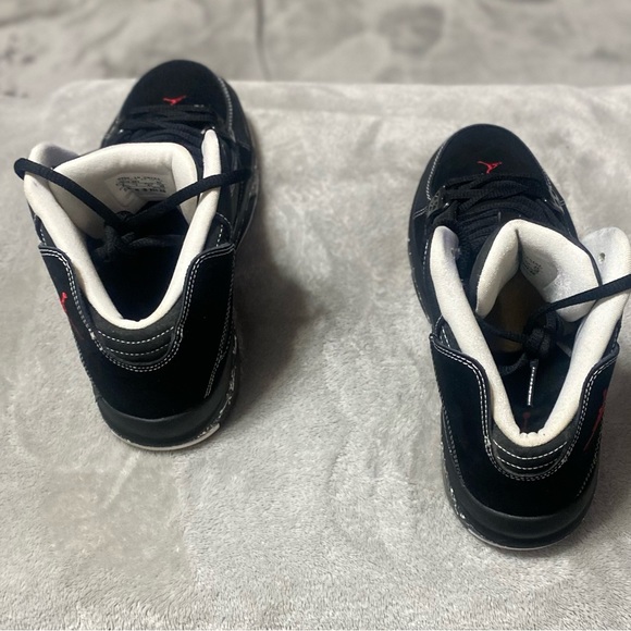 I purchased this item from the Nike Store. This Shoe is too Small. - Picture 4 of 7